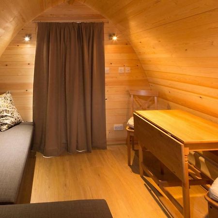 Hotel Buttercup Glamping Pod Cheltenham Exterior foto